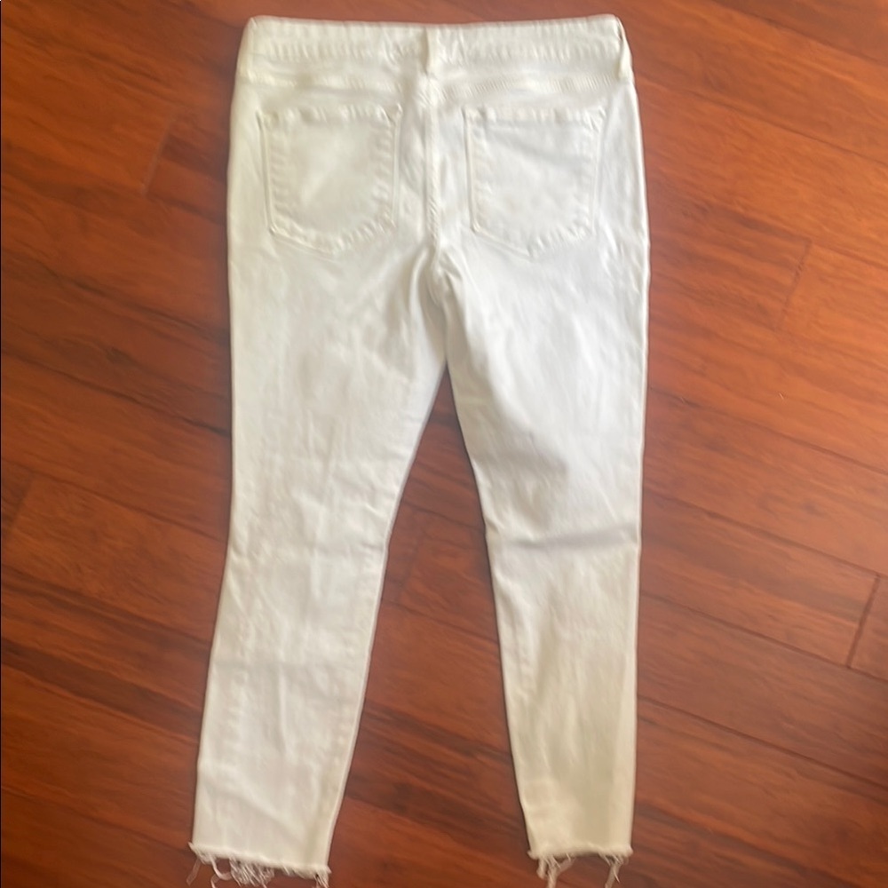 Old Navy White Ankle Cropped Jeans Distressed - Picture 7 of 8